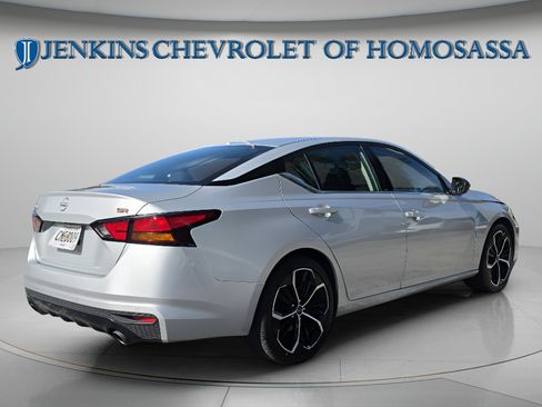 Used 2024 Nissan Altima 2.5 SR w/ SR Premium Package FWD image 5
