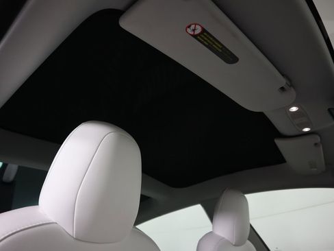 Used 2021 Tesla Model 3 Long Range image 19