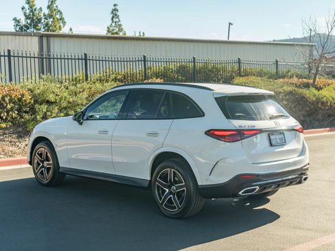 Used 2025 Mercedes-Benz GLC 300 4MATIC image 11