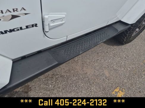Used 2016 Jeep Wrangler Sahara w/ Connectivity Group AWD/4WD image 9