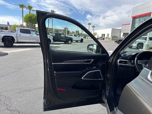 Used 2022 Kia Telluride EX w/ EX Premium Package image 11