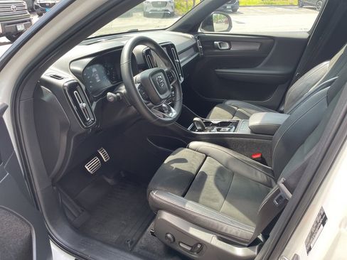 Used 2022 Volvo XC40 T5 R-Design w/ Advanced Package image 11
