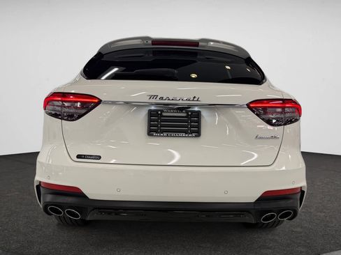 Used 2022 Maserati Levante GT image 11