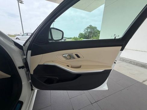 Certified 2025 BMW 330i Sedan w/ Premium Package RWD image 36