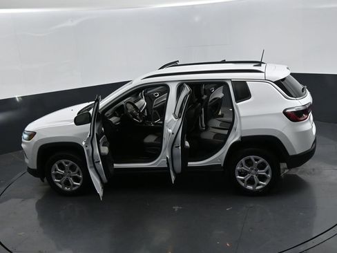 Used 2024 Jeep Compass Latitude image 26