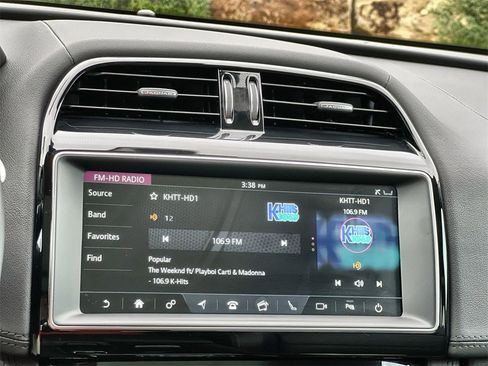 Used 2020 Jaguar F-PACE Prestige image 26