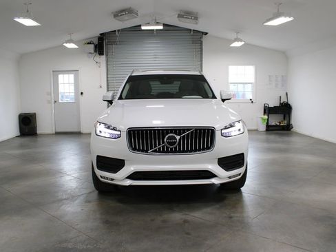 Used 2020 Volvo XC90 T6 Momentum image 3