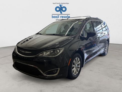 Used 2017 Chrysler Pacifica Touring-L image 2