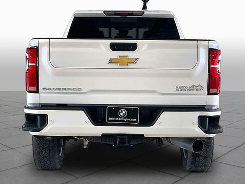 Used 2024 Chevrolet Silverado 2500 High Country w/ High Country Premium Package AWD/4WD image 4
