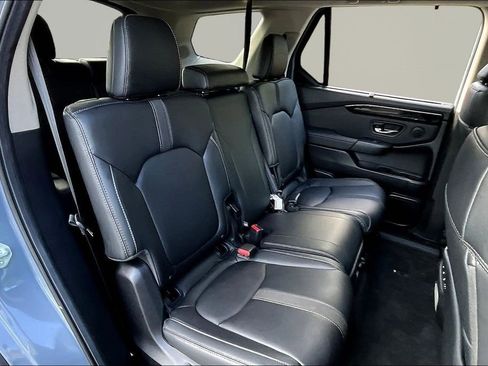 Certified 2025 Honda Pilot Touring image 17