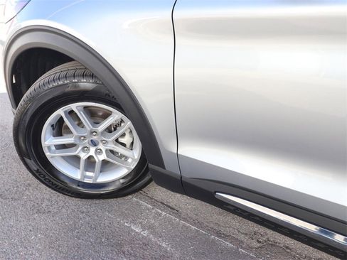 Certified 2025 Ford Explorer Active image 3