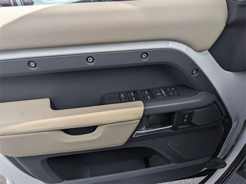 Used 2024 Land Rover Defender 110 X-Dynamic SE image 28