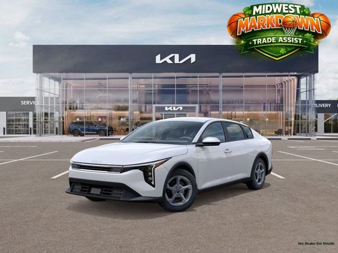 New 2025 Kia K4 LXS image 1