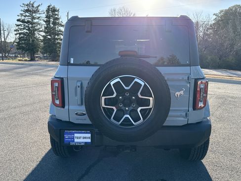 Used 2024 Ford Bronco Outer Banks image 7