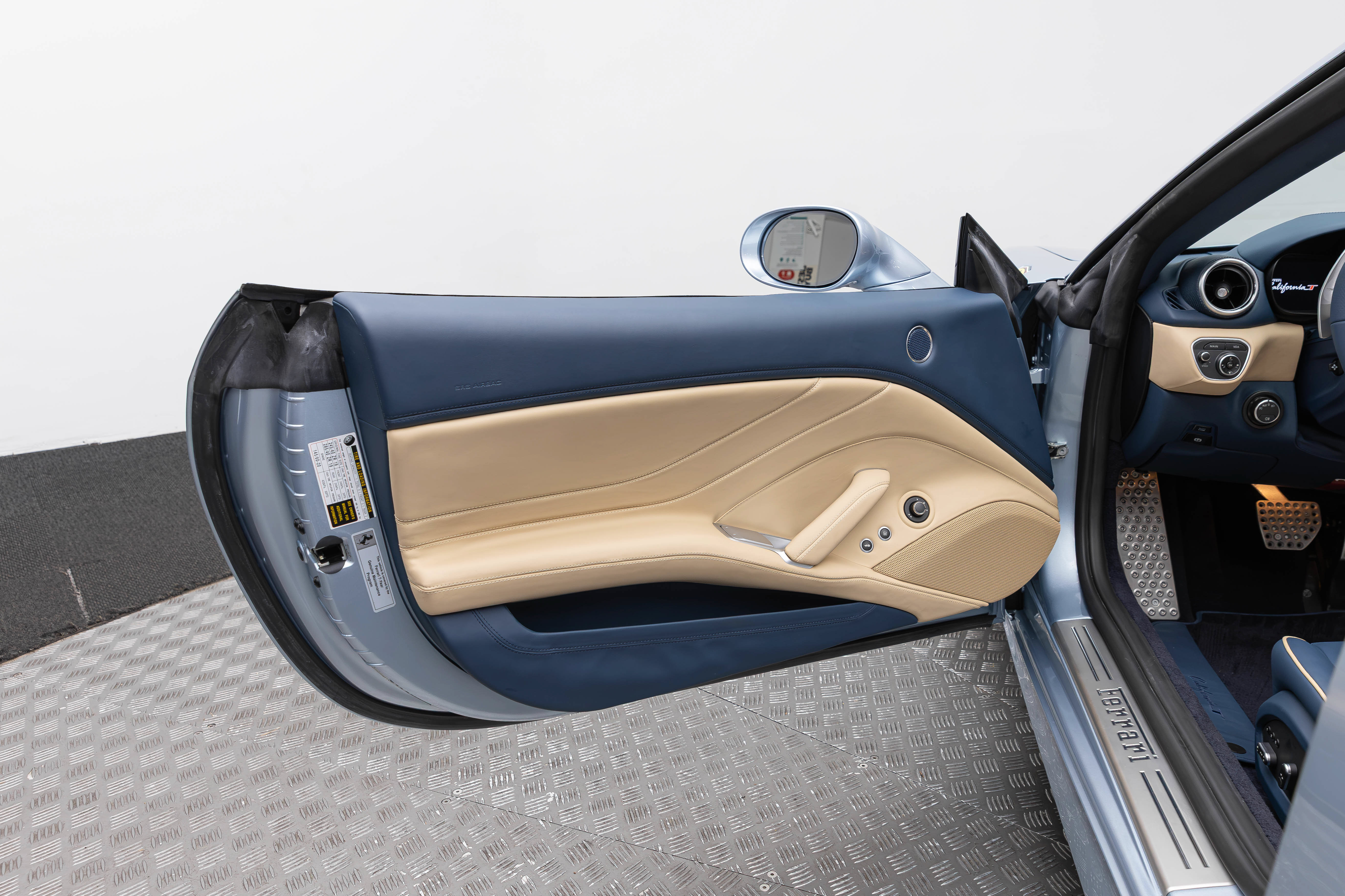 Certified 2015 Ferrari California T RWD image 12