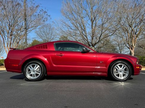 Used 2006 Ford Mustang GT image 2