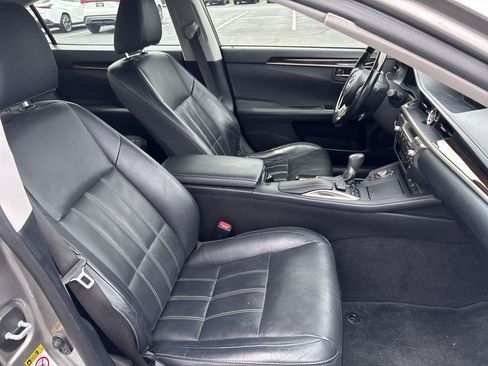 Used 2017 Lexus ES 300h w/ Luxury Package FWD image 68