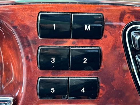 Used 2004 Maybach 57 image 23