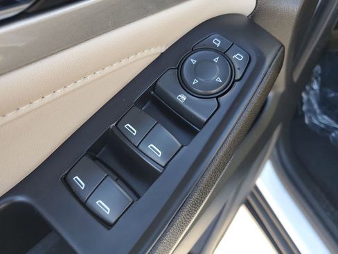 Used 2022 Chevrolet Traverse LS image 20