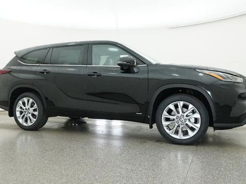 New 2026 Toyota Highlander Limited AWD/4WD image 13