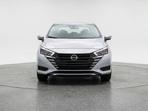Used 2025 Nissan Versa SV FWD image 2