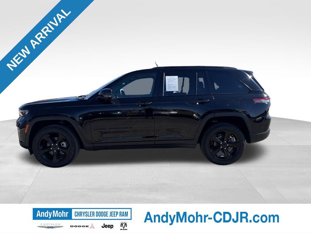 Used 2025 Jeep Grand Cherokee Limited w/ Luxury Tech Group II AWD/4WD image 4