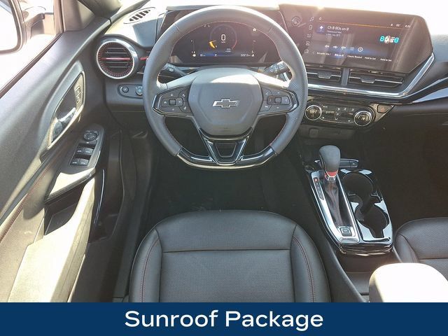 Used 2025 Chevrolet Trax RS w/ Sunroof Package FWD image 3