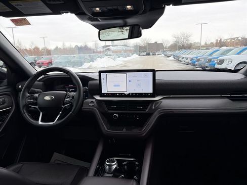 Used 2025 Ford Explorer Platinum AWD/4WD image 43