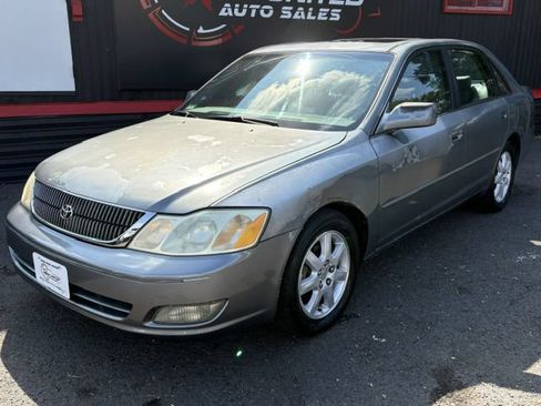 Used 2001 Toyota Avalon XLS FWD image 1