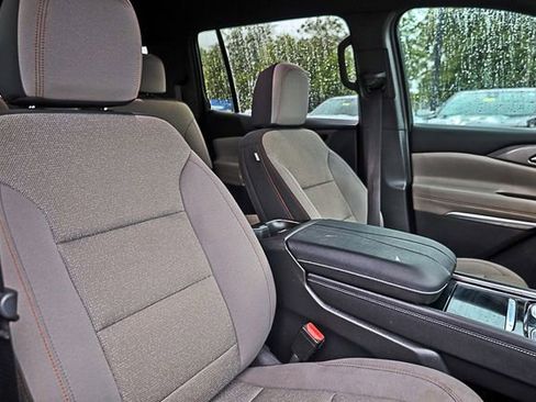 Used 2024 Chevrolet Traverse LT w/ Enhanced Driving Package image 41