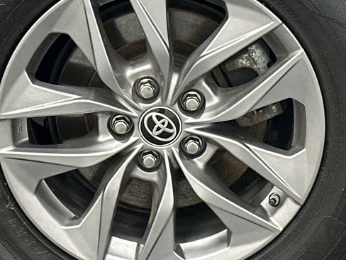 Used 2021 Toyota Sienna XLE image 5