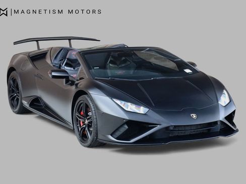 Used 2020 Lamborghini Huracan EVO image 2