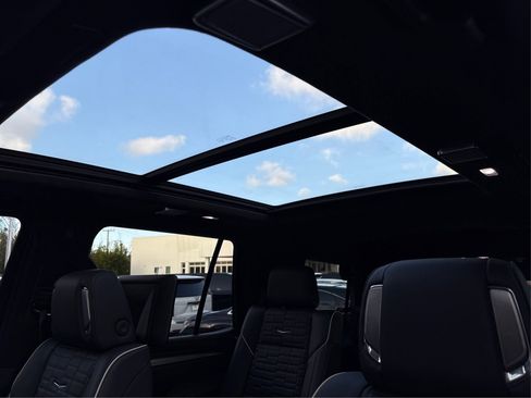 Used 2025 Cadillac Escalade V image 35