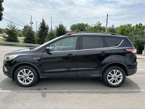 Used 2018 Ford Escape SE w/ SE Sync 3 Package AWD/4WD image 2