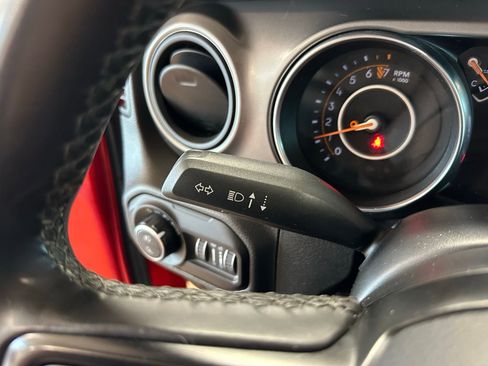 Used 2021 Jeep Gladiator Willys image 17