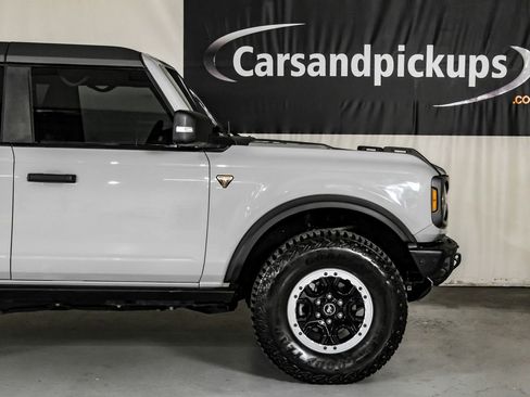 Used 2024 Ford Bronco Badlands image 8