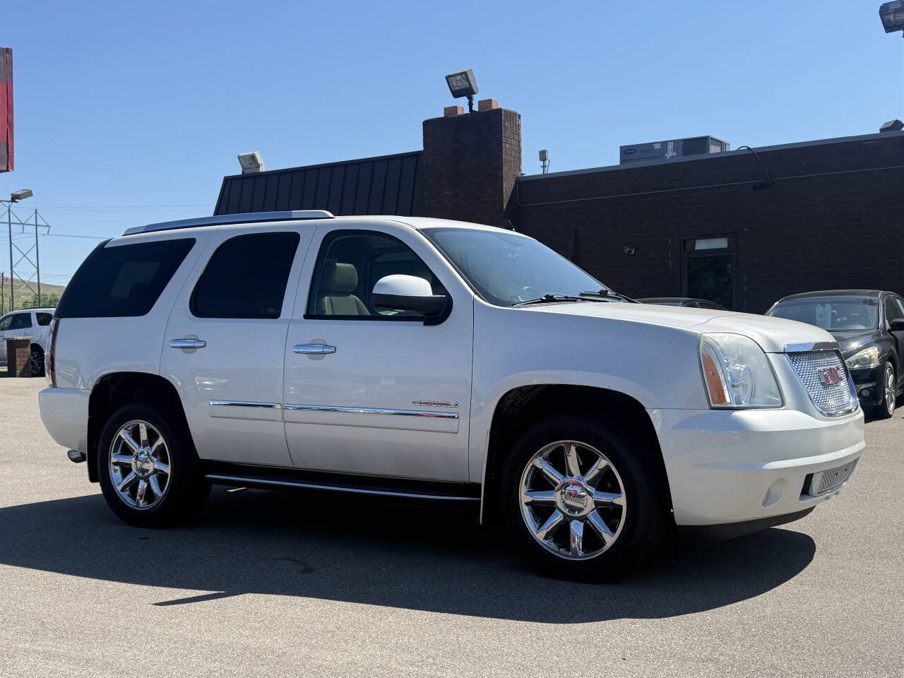 Used 2012 GMC Yukon Denali AWD/4WD image 3