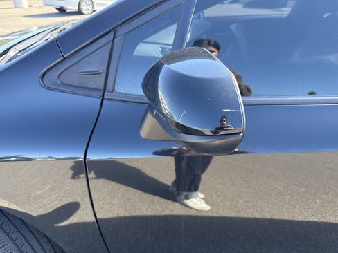 Used 2021 Toyota Corolla LE image 11