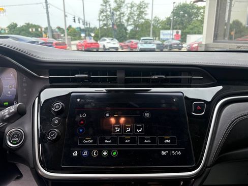 Used 2023 Chevrolet Bolt EUV LT FWD image 30