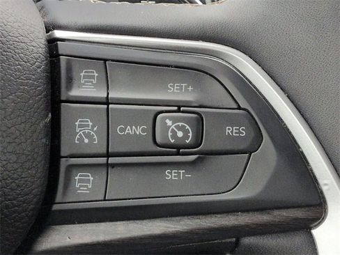 Used 2024 Jeep Grand Cherokee L Limited w/ Luxury Tech Group II image 21