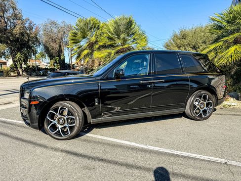 Used 2020 Rolls-Royce Cullinan Black Badge image 6