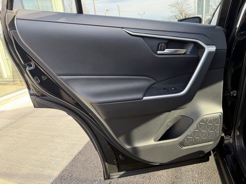 Used 2024 Toyota RAV4 SE image 27