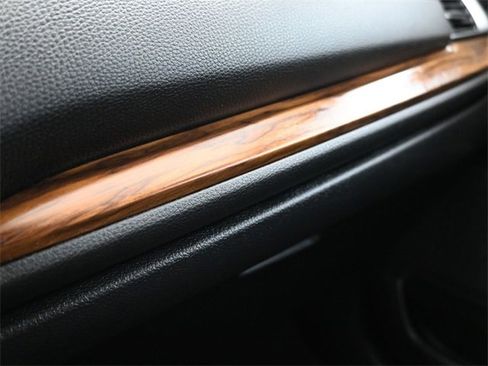 Certified 2017 Honda CR-V Touring image 9