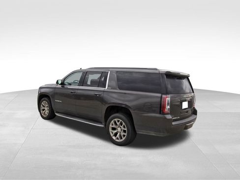 Used 2019 GMC Yukon XL SLT image 3