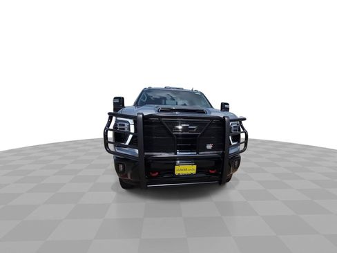 Used 2025 Chevrolet Silverado 2500 LTZ w/ LTZ Plus Package AWD/4WD image 3