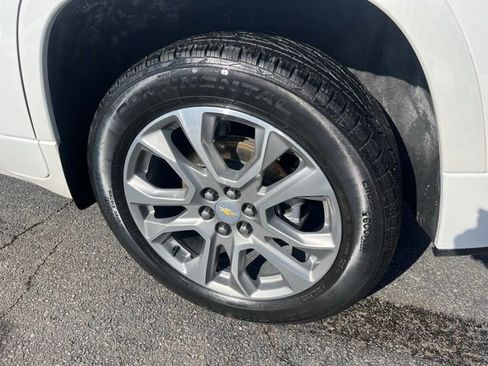 Used 2020 Chevrolet Traverse Premier image 40