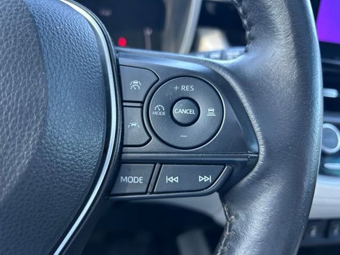 Used 2023 Toyota Corolla Cross XLE w/ Convenience Package image 19