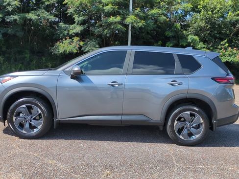 Used 2026 Nissan Rogue SV FWD image 8
