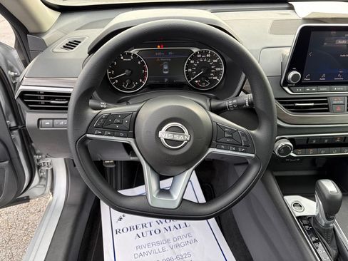 Used 2025 Nissan Altima 2.5 SV FWD image 20