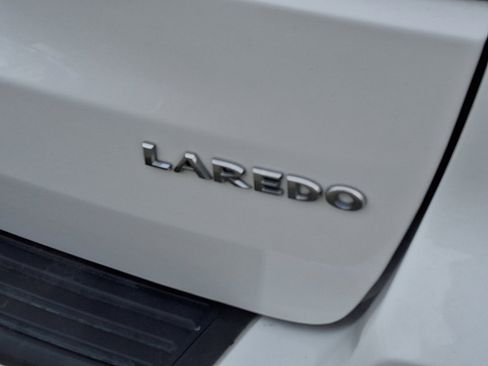 Used 2021 Jeep Grand Cherokee Laredo image 16